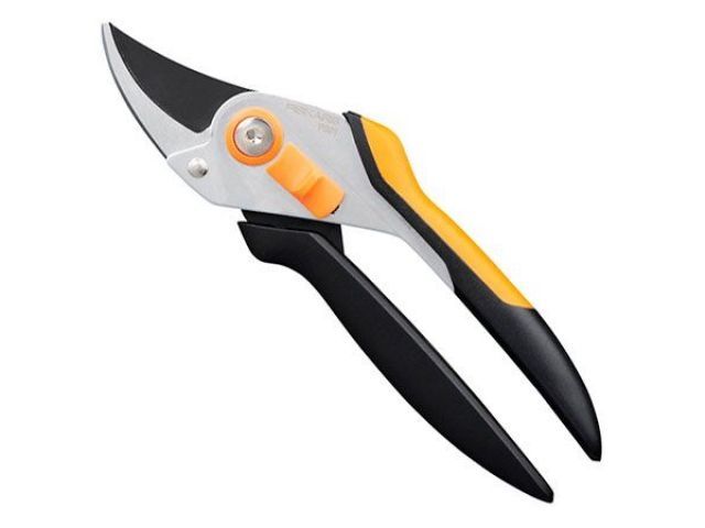 Купить Секатор плоскостной металлический FISKARS Solid P331 (FISKARS) (1057163)